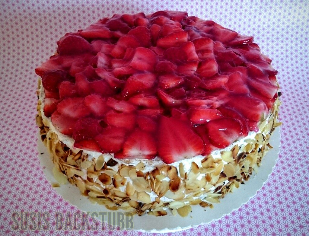 Ricotta Erdbeermousse Torte
