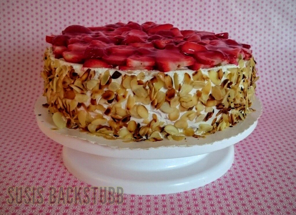 Ricotta Erdbeermousse Torte