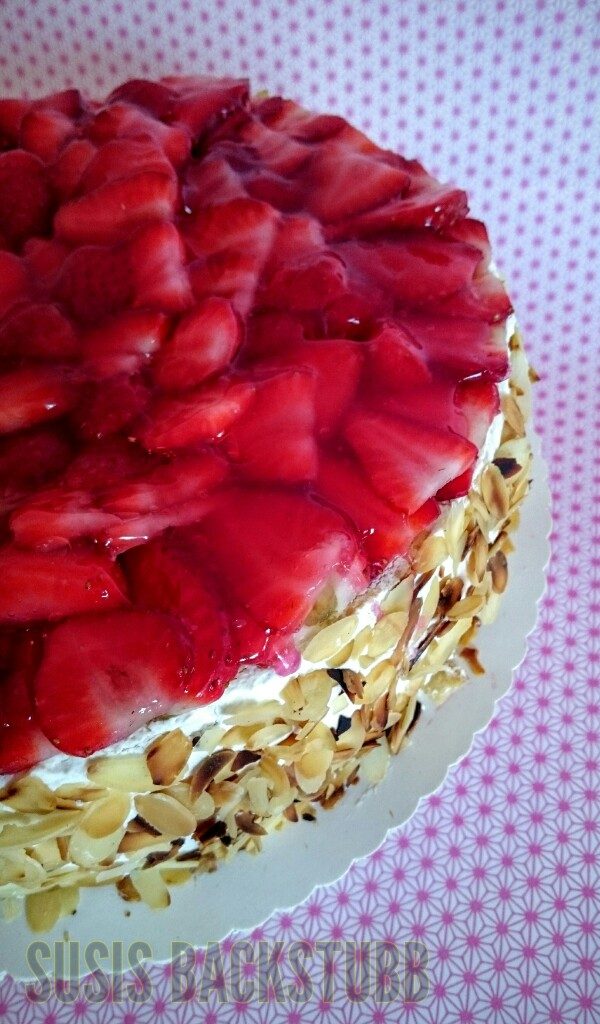Ricotta Erdbeermousse Torte