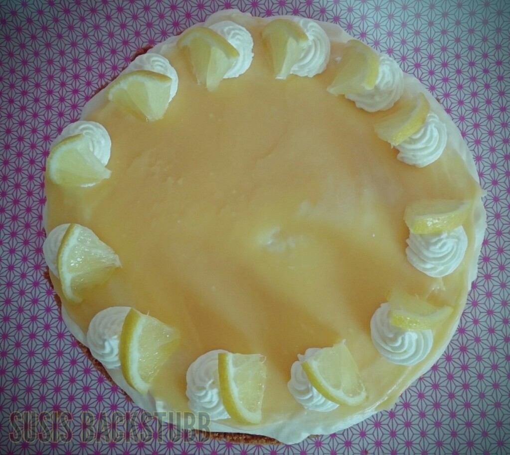 Zitronenmousse Torte mit Knusperboden