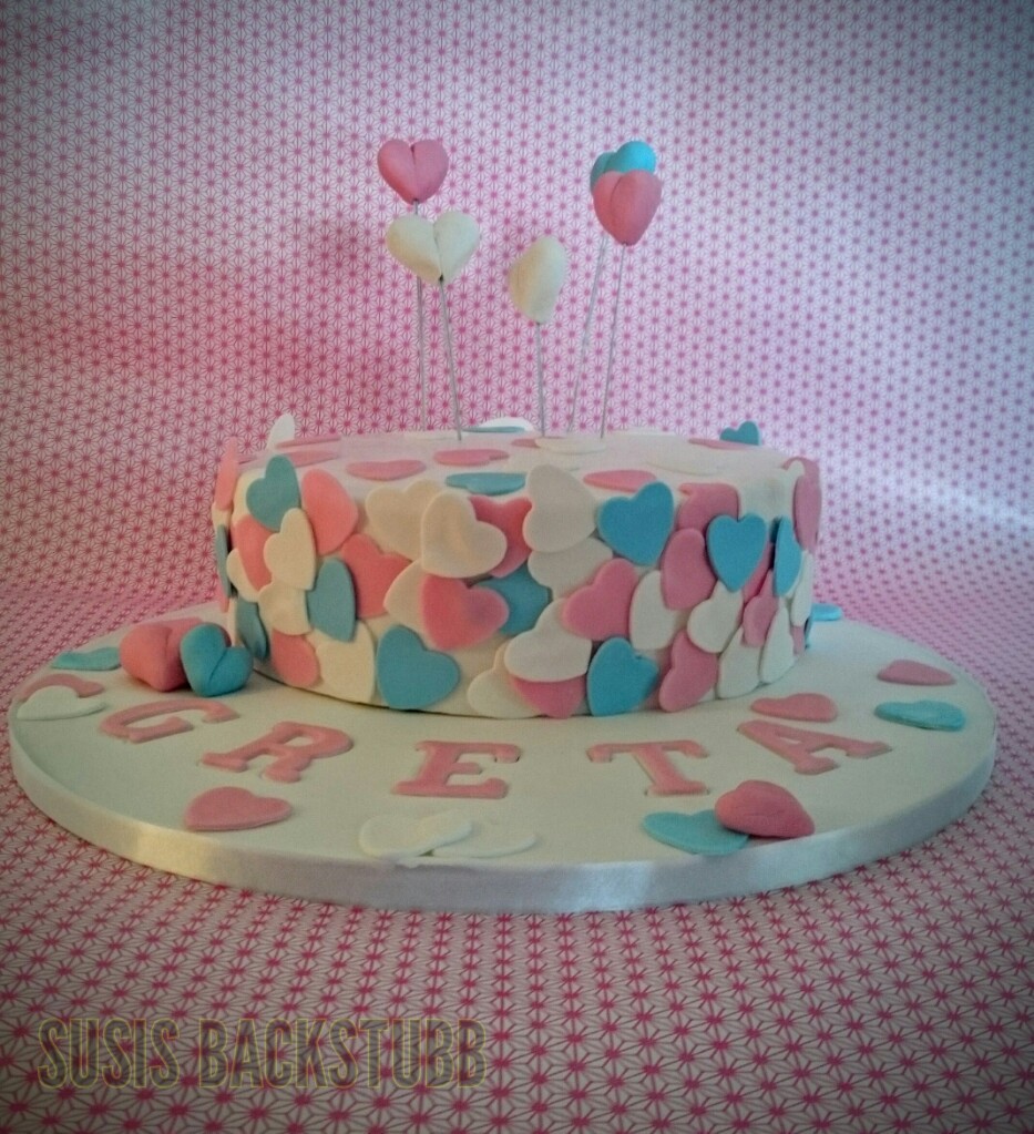 Tauftorte mit Herzchen