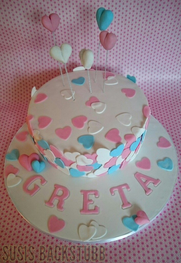 Tauftorte mit Herzchen