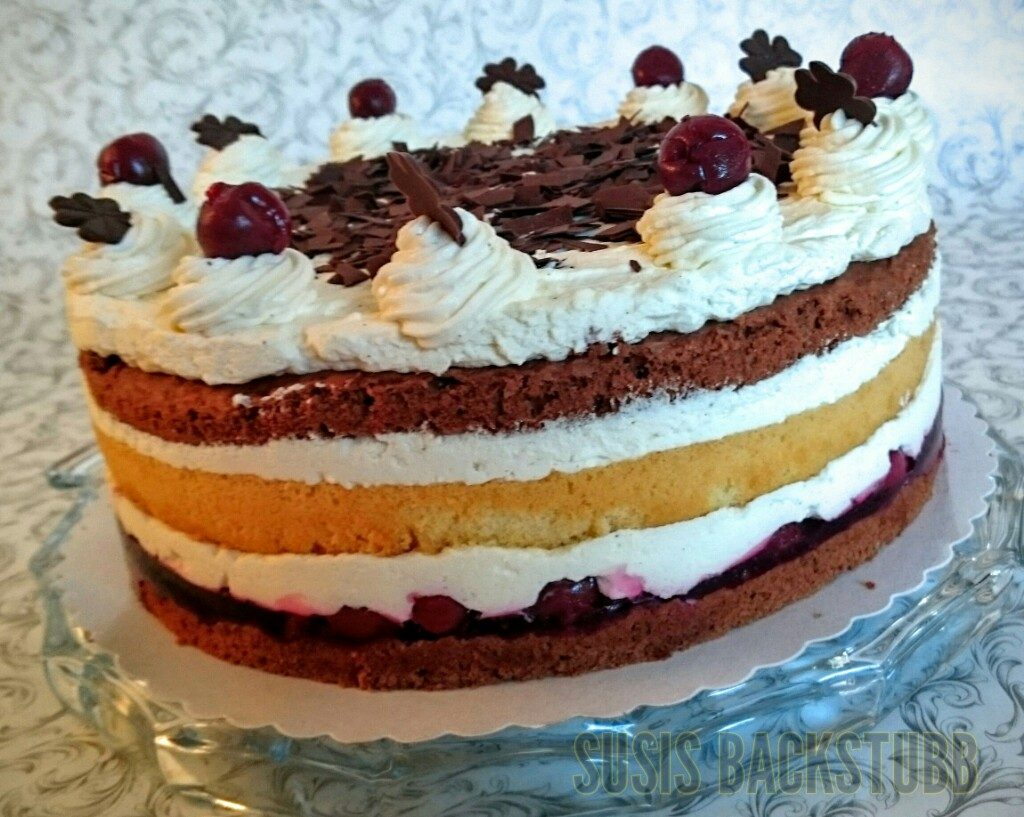 Naked Cherry Cake mit Schmand Sahne