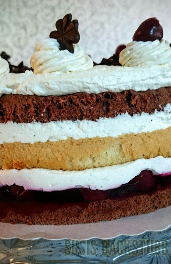 Naked Cherry Cake mit Schmand Sahne