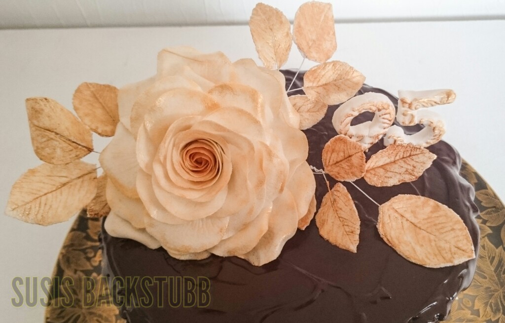 Schokoladen Torte mit Kaffeebuttercreme und Zuckerrose zum 95. Geburtstag